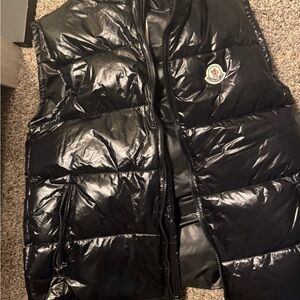 Moncler Sleek Black Outerwear